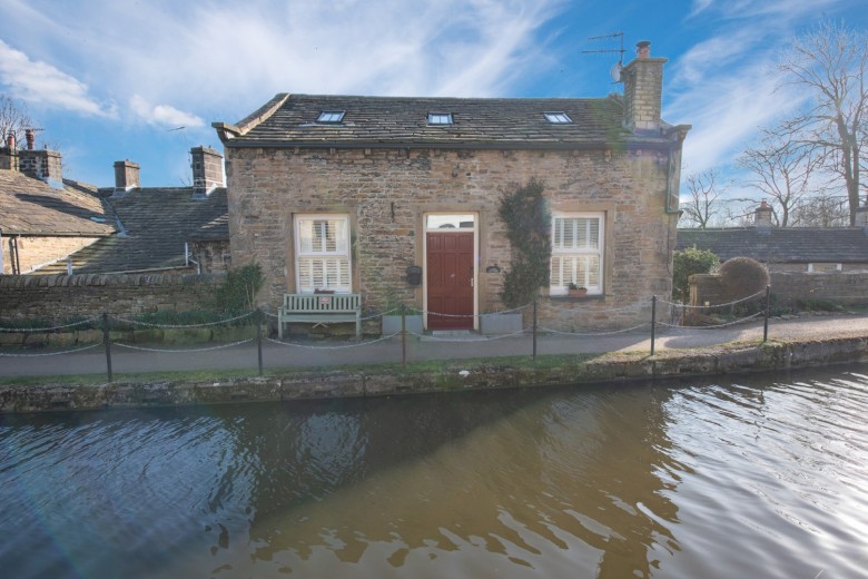 Click the photo for more details of Kirkgate, 1A Kirkgate, Farnhill