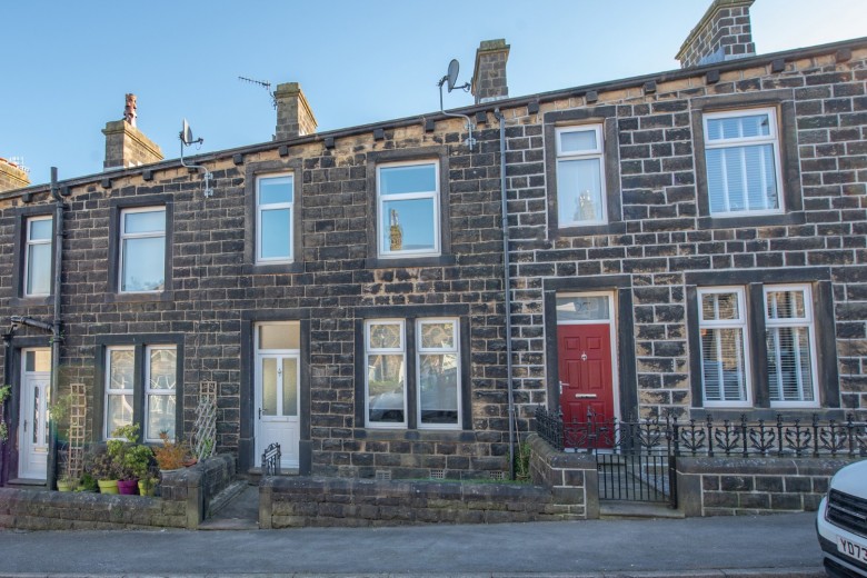 Click the photo for more details of Fold Lane, Cowling