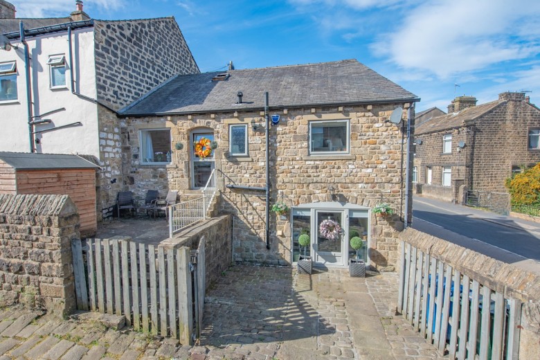 Click the photo for more details of Fold Lane, Cowling