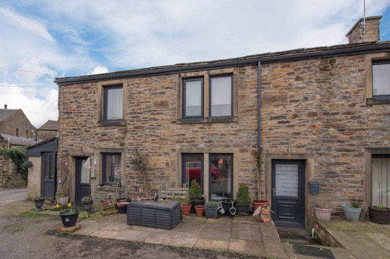 Images for Brigg Mount, Main Street, Cross Hills