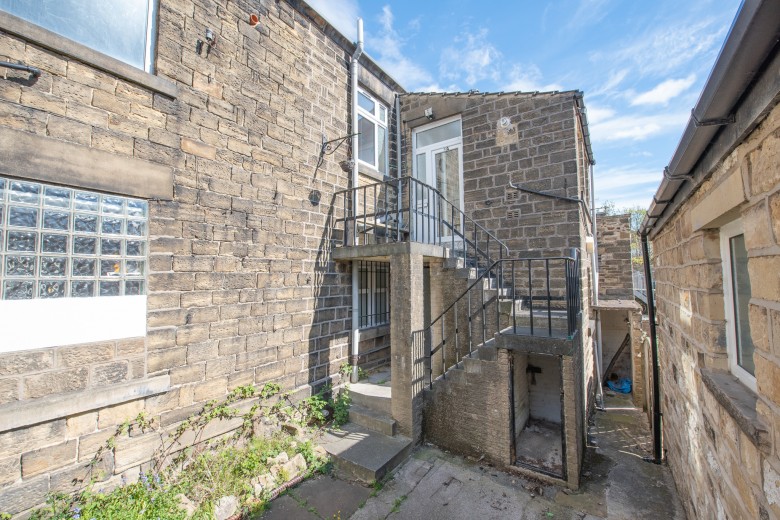 Click the photo for more details of Main Street, Cross Hills, Keighley